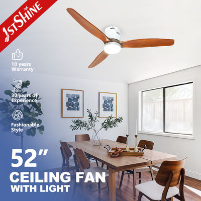 Bladden van massief hout in de binnenkant, ventilator met licht en afstandsbediening.