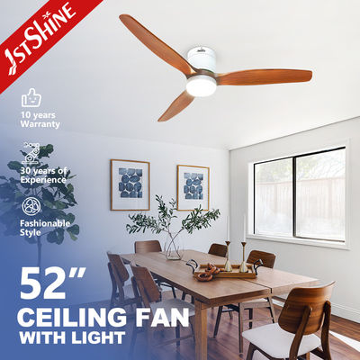 Bladden van massief hout in de binnenkant, ventilator met licht en afstandsbediening.
